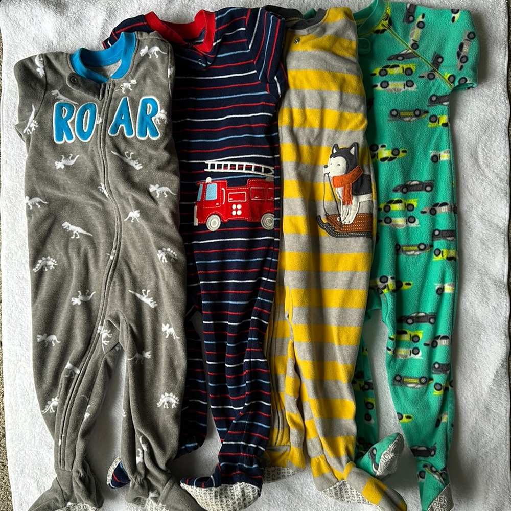 EUC set of Carter’s pajamas